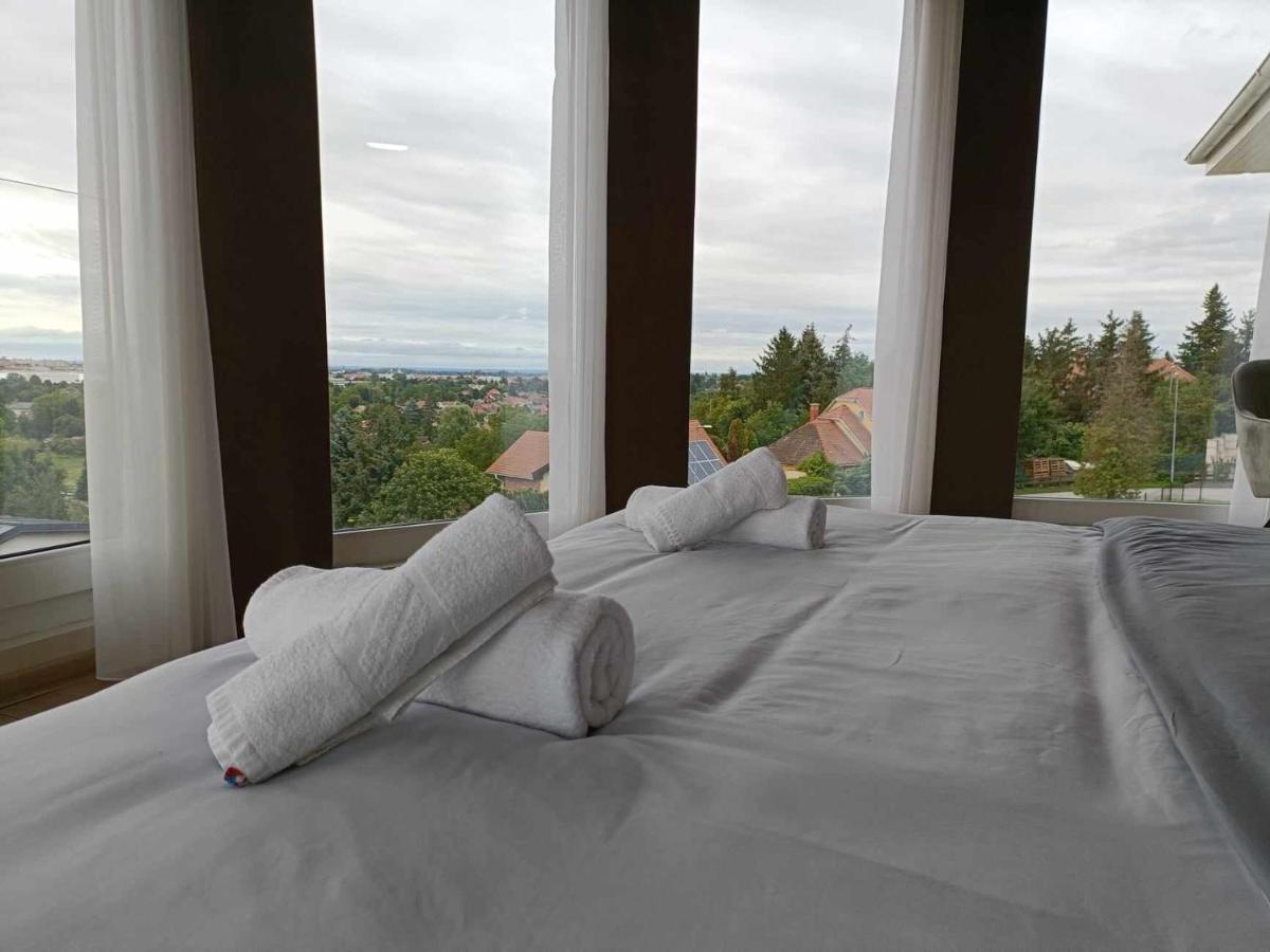 West Panorama Penthouse - Apartment With A Fantastic View Of The City Szombathely Exterior photo