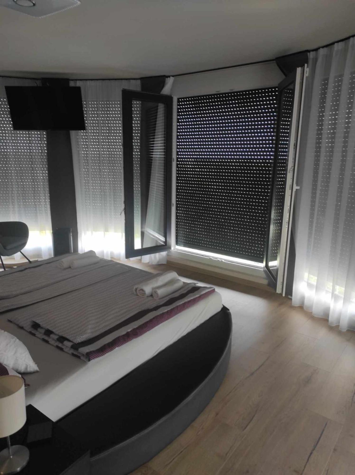 West Panorama Penthouse - Apartment With A Fantastic View Of The City Szombathely Exterior photo